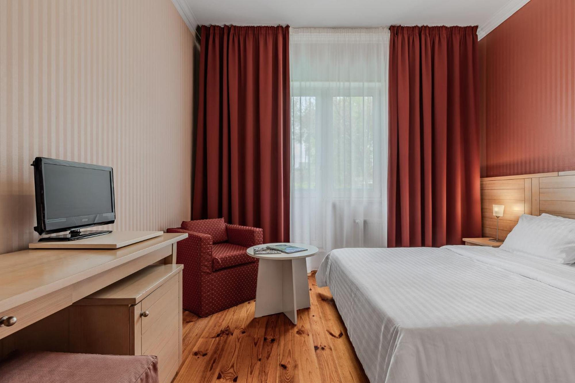 Seasons Spa Boutique Hotel Kozyn Exterior photo