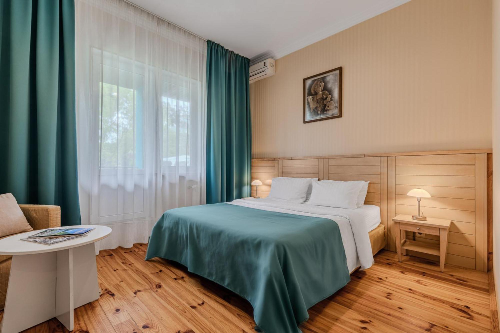 Seasons Spa Boutique Hotel Kozyn Exterior photo