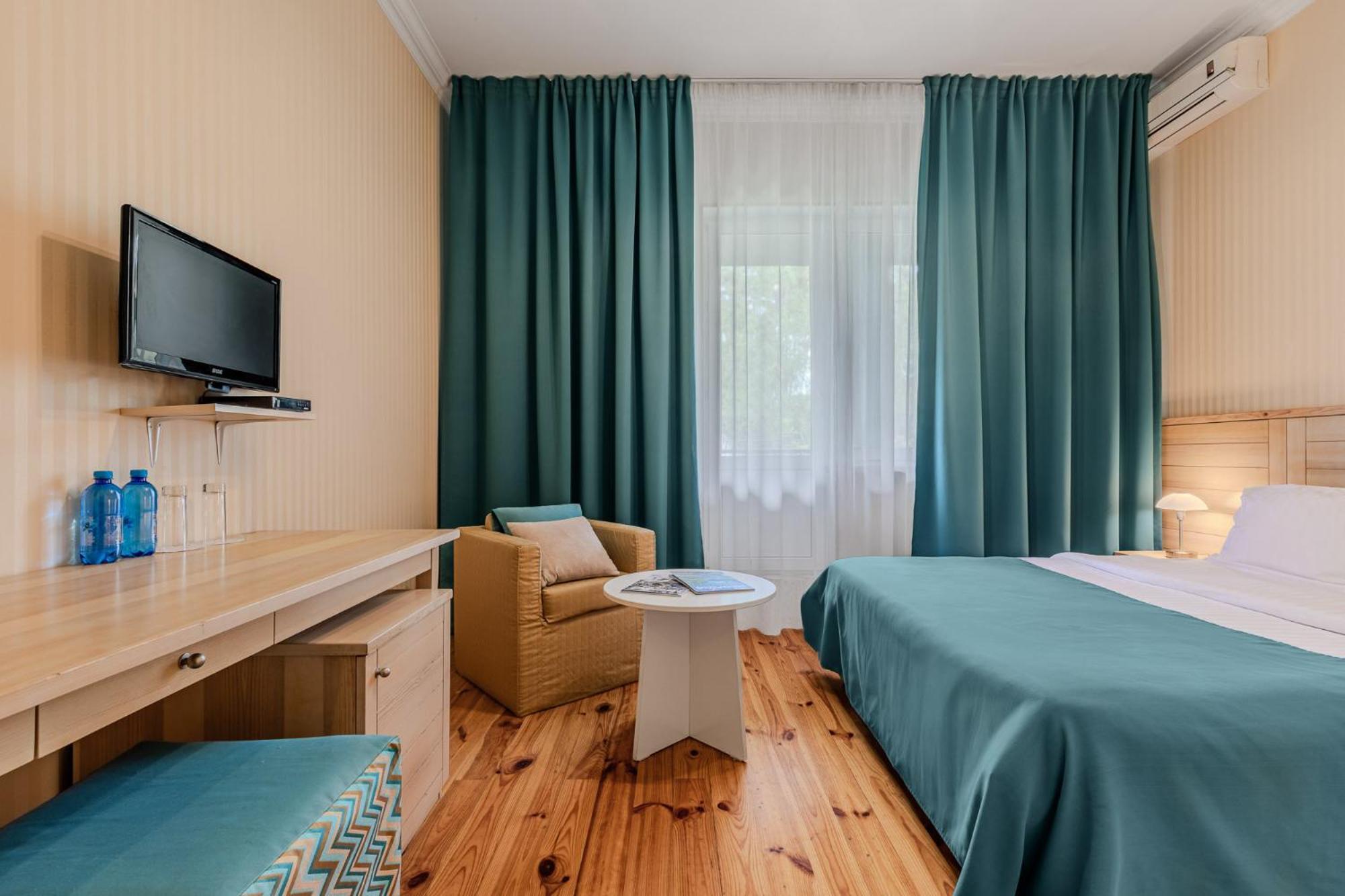 Seasons Spa Boutique Hotel Kozyn Exterior photo