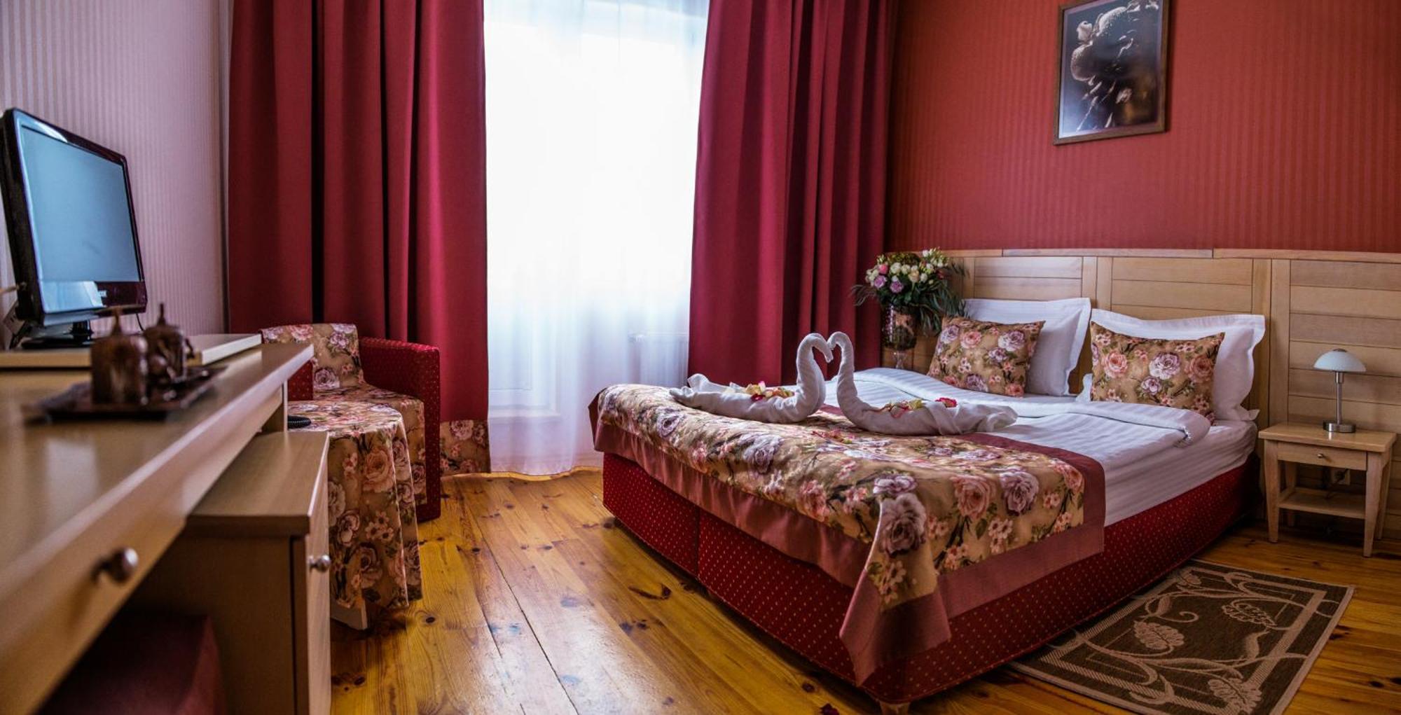 Seasons Spa Boutique Hotel Kozyn Exterior photo